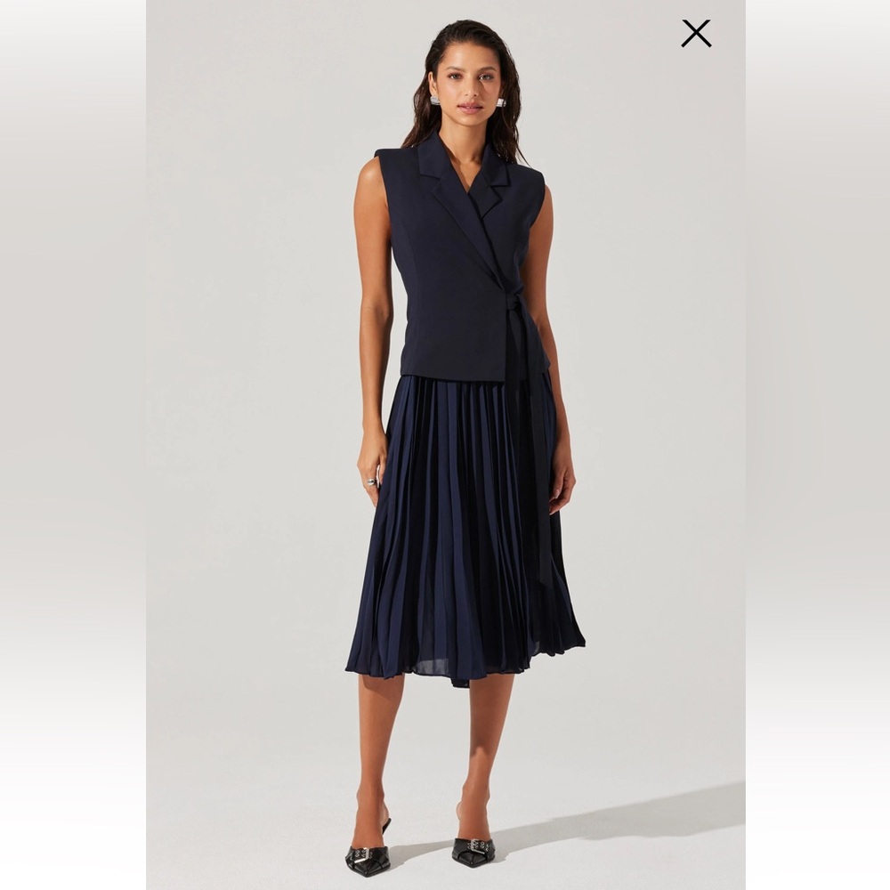 Elegant Navy Sleeveless Dress
